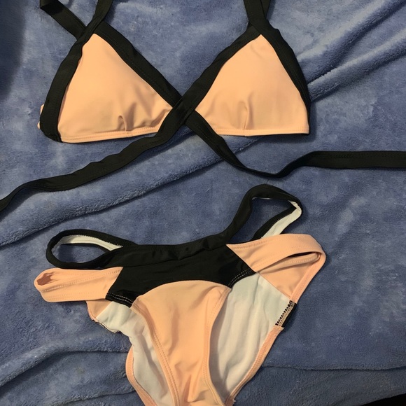 Bikini - Picture 2 of 2